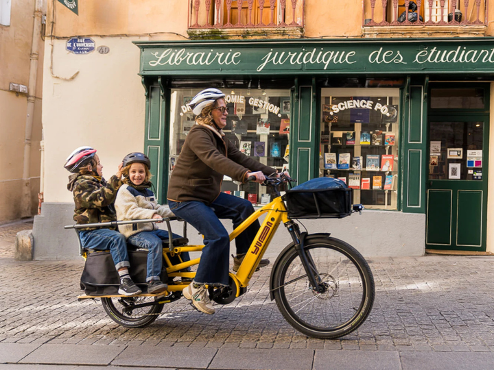 Décathlon E-Three 500 vs Yuba Spicy Curry : Quel vélo cargo longtail choisir ?