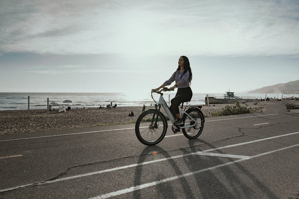 Est-il possible de se déplacer en utilisant uniquement la motorisation d'un vélo électrique, sans devoir pédaler ?