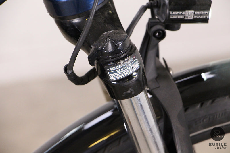 Vélo électrique Velo de Ville AEB 800 Nexus Vélo électrique vtc - Rutile