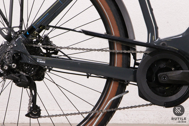 Vélo électrique Cube Touring Hybrid One 625 Vélo électrique ville - Rutile