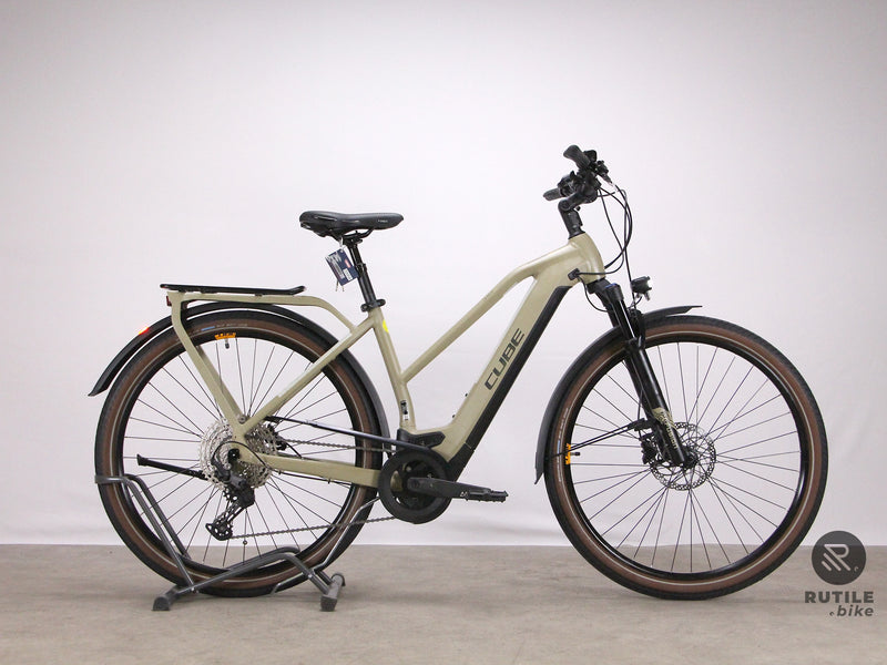 Cube Kathmandu Hybrid Pro 625