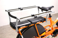 Monkey bars du Vélo cargo longtail électrique Yuba Kombi Orange tout équipé