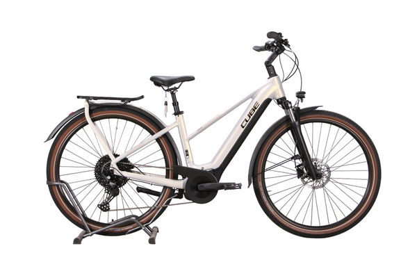 Vélo électrique Cube Touring Hybrid Pro 625 Trapez Vélo électrique ville - Rutile